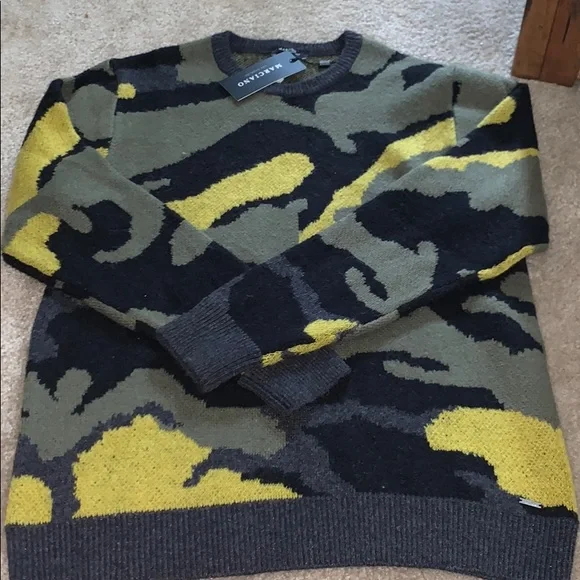 Nwt! Camo sweater - Picture 1 of 3